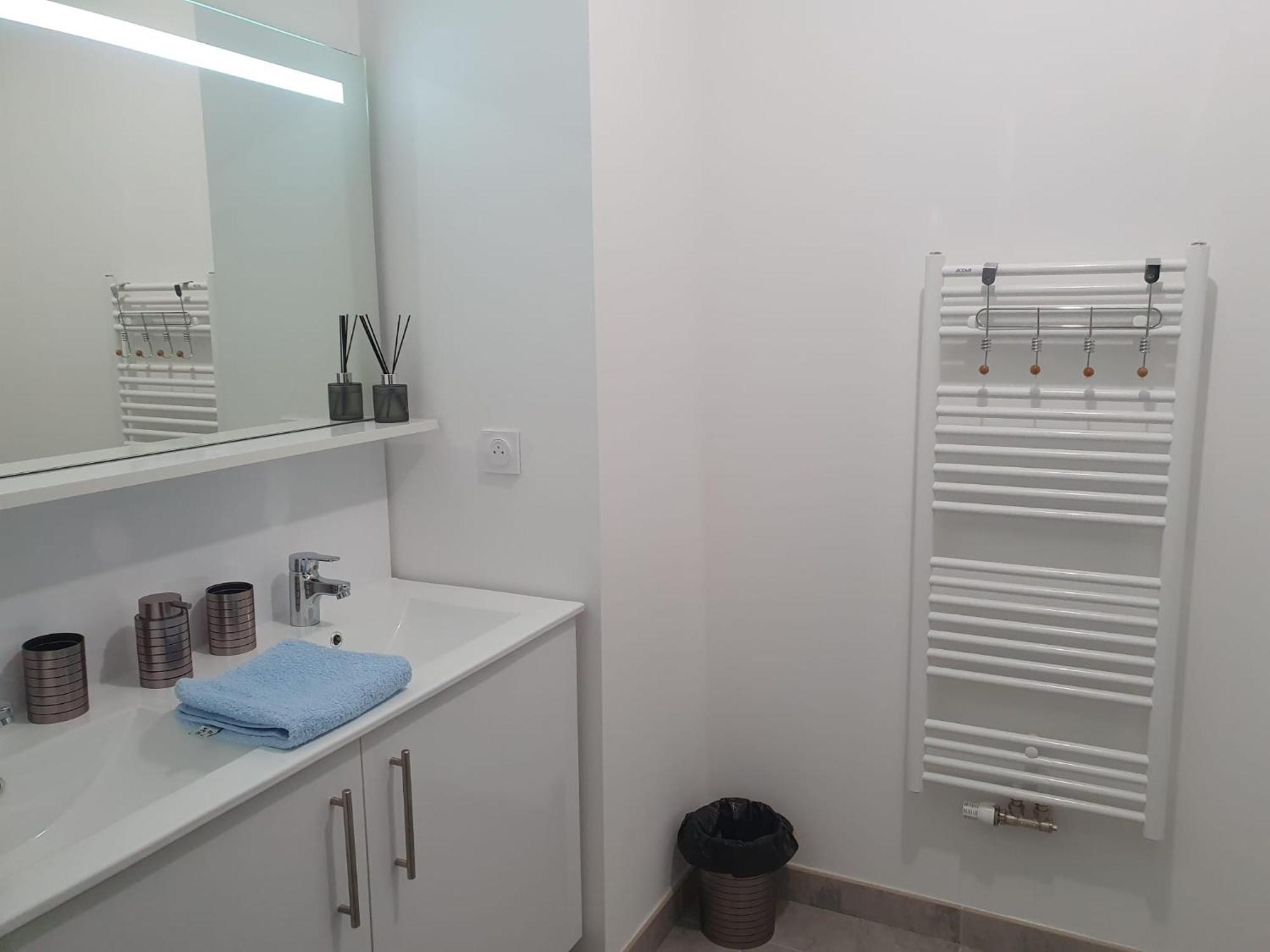 Appartement A Floirac Avec 2 Chambres, Un Parking Prive, Une Terrasse, A 5 Minutes En Voiture De L'Arkea Arena De Bordeaux Kültér fotó