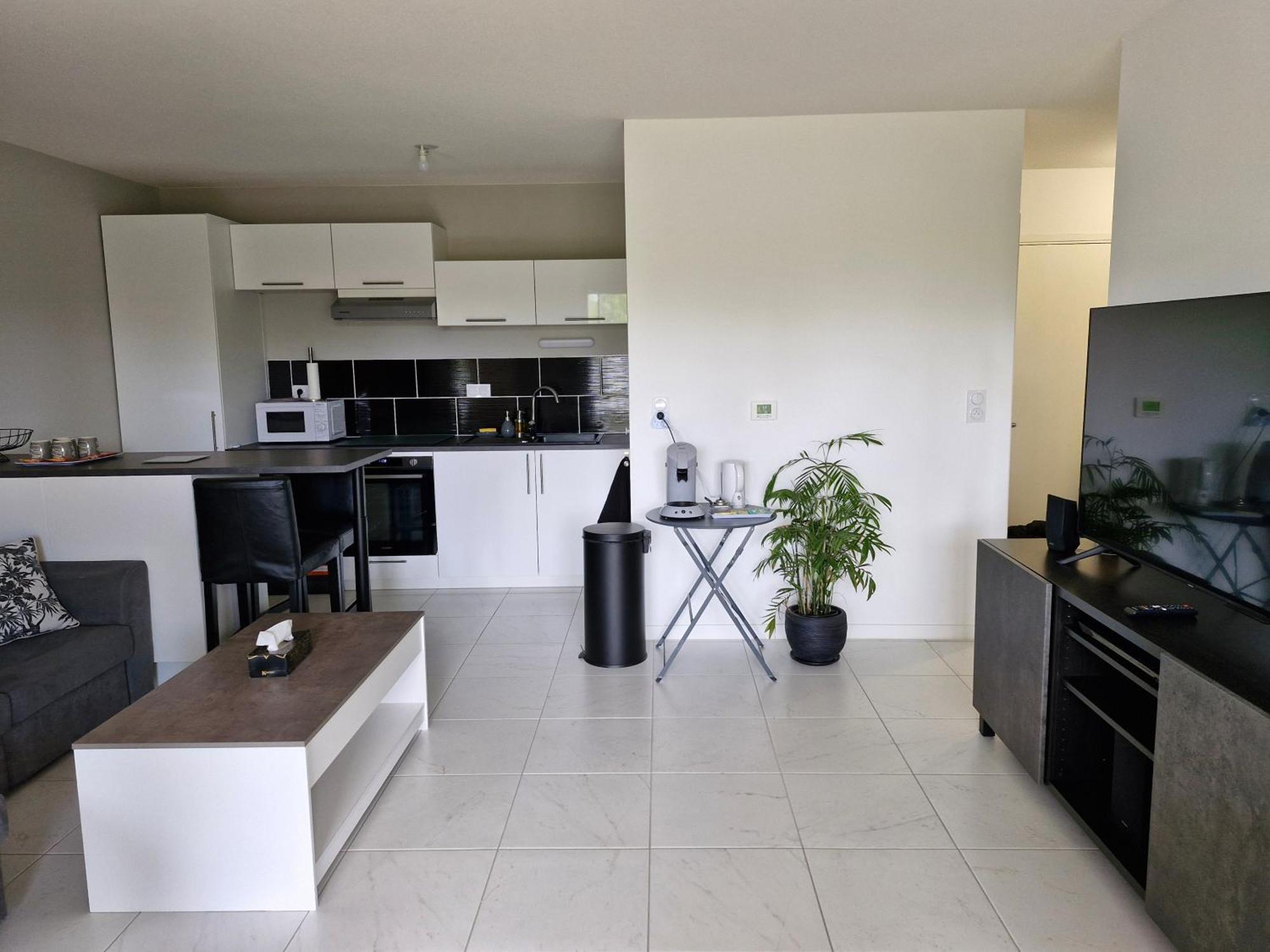 Appartement A Floirac Avec 2 Chambres, Un Parking Prive, Une Terrasse, A 5 Minutes En Voiture De L'Arkea Arena De Bordeaux Kültér fotó